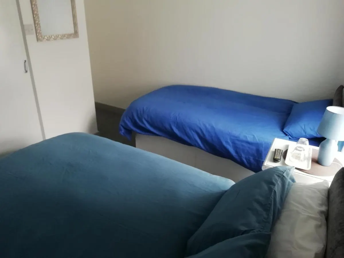 ***  The Shining Diamond Bed & Breakfast Blackpool United Kingdom