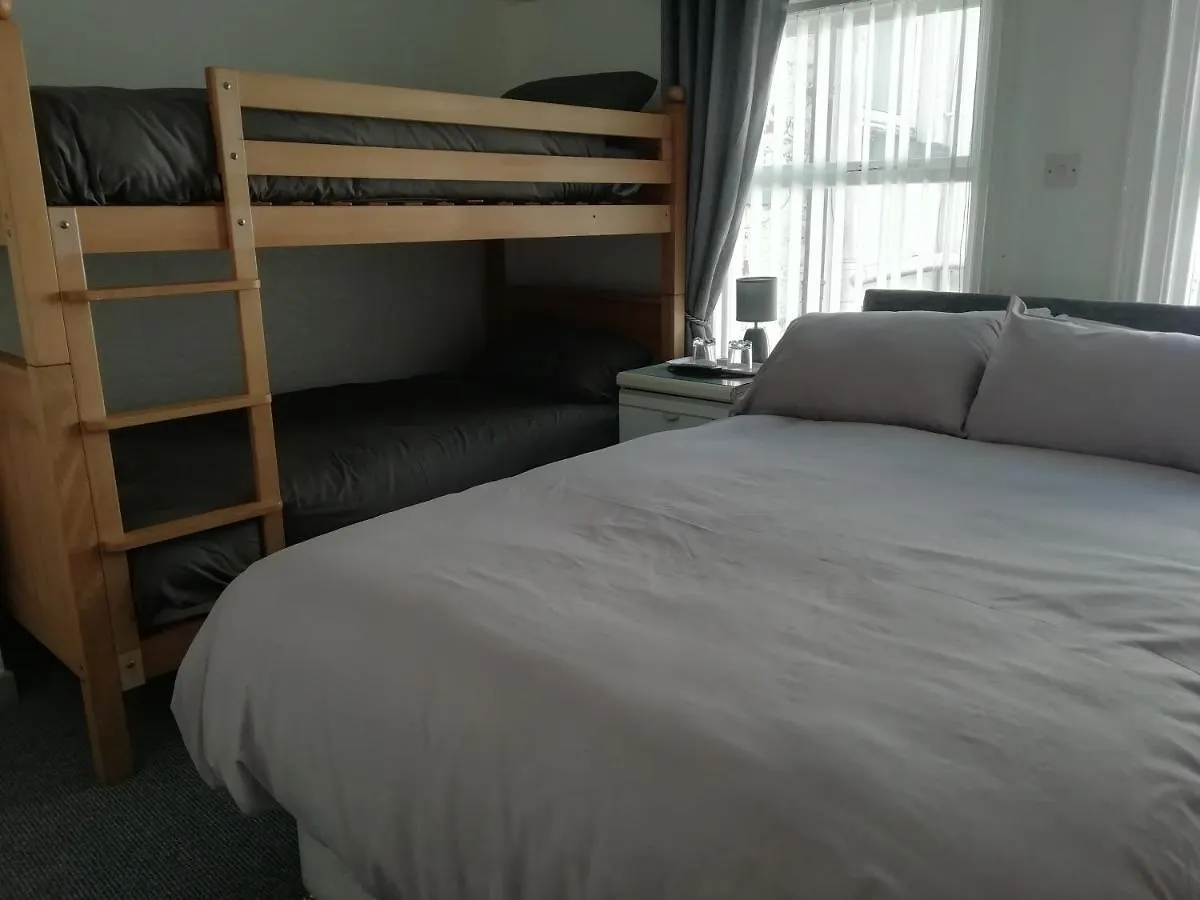 The Shining Diamond Bed & Breakfast Blackpool 3*,