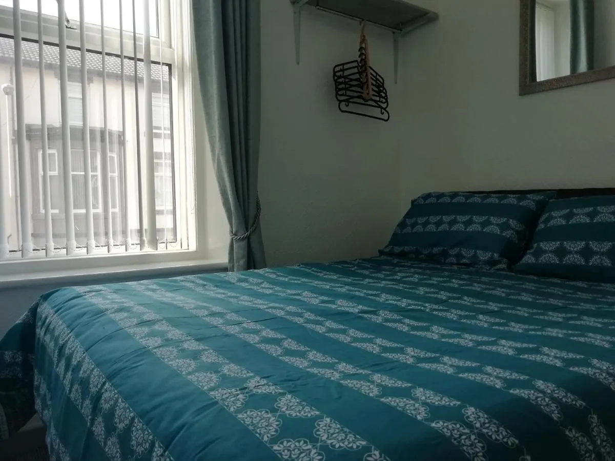 The Shining Diamond Bed & Breakfast Blackpool 3*,  United Kingdom